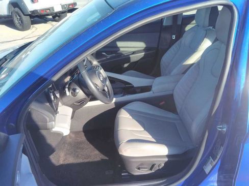 Used 2024 Hyundai Elantra Limited FWD image 3