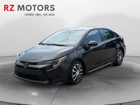 Used 2023 Toyota Corolla LE FWD image 1