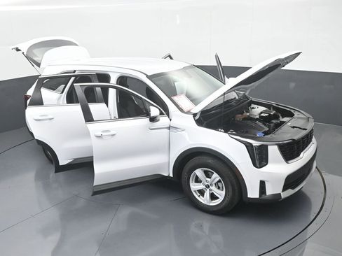 Used 2024 Kia Sorento LX image 69