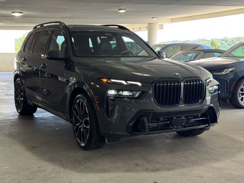 Used 2026 BMW X7 xDrive40i w/ M Sport Package AWD/4WD image 5