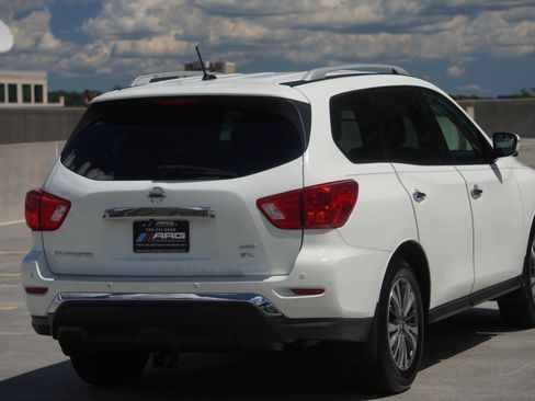 Used 2017 Nissan Pathfinder SL image 3