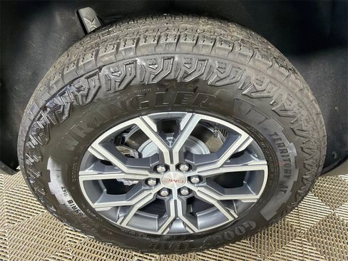 Used 2025 GMC Acadia AT4 image 18