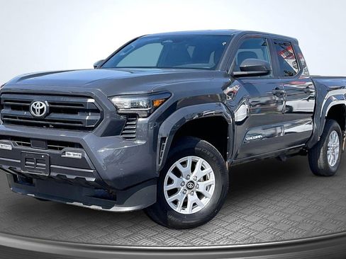 Used 2024 Toyota Tacoma SR5 AWD/4WD image 12