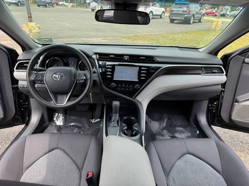Used 2018 Toyota Camry LE FWD image 19