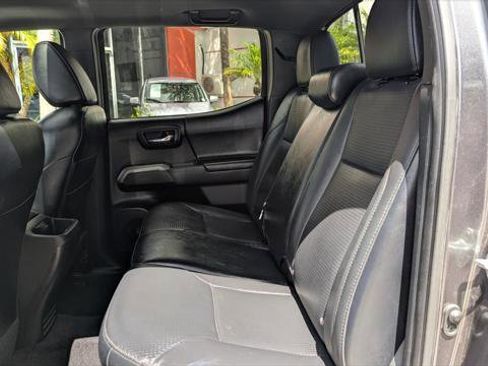 Used 2022 Toyota Tacoma Limited image 17