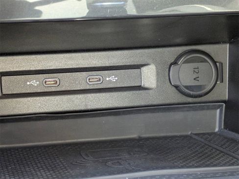 Certified 2023 Volkswagen Tiguan SE image 21