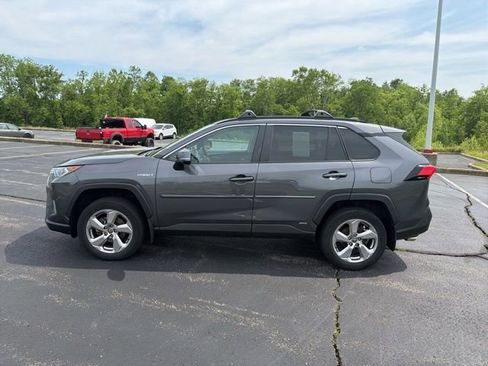 Used 2021 Toyota RAV4 XLE Premium AWD/4WD image 4