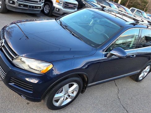 Used 2012 Volkswagen Touareg VR6 image 5