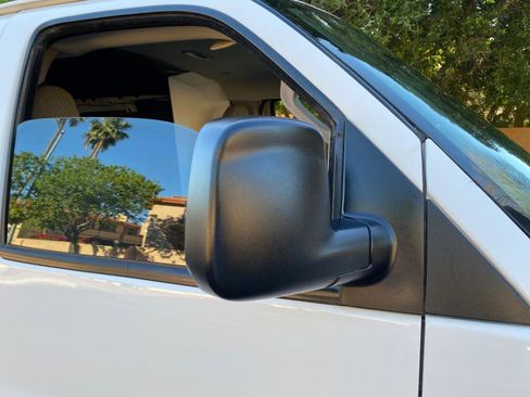 Used 2017 Chevrolet Express 3500 Extended image 11