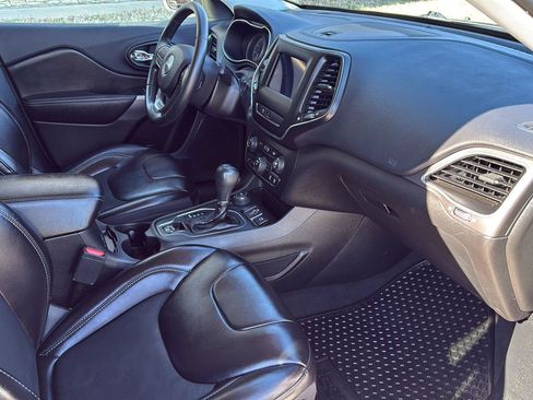 Used 2019 Jeep Cherokee Latitude Plus w/ Cold Weather Group image 12