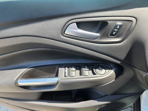 Used 2017 Ford Escape SE FWD image 16