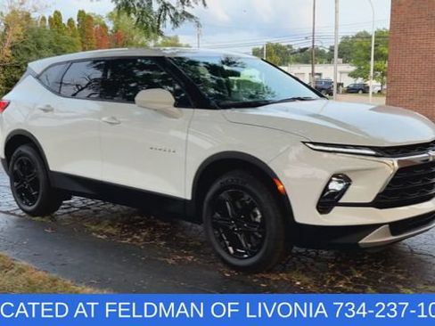 Used 2025 Chevrolet Blazer LT AWD/4WD image 2