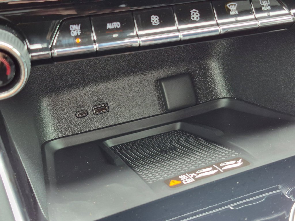 New 2026 Chevrolet Traverse High Country w/ LPO, Floor Liner Package FWD image 32