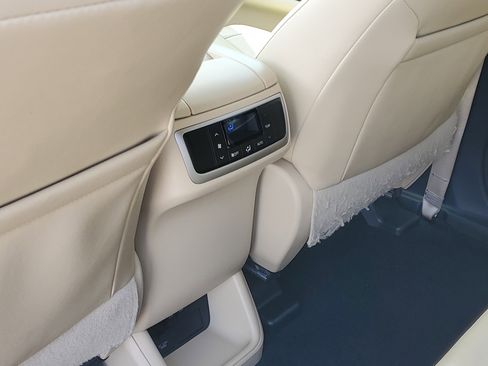 Certified 2017 Toyota Highlander XLE FWD image 12