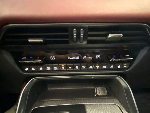 Certified 2025 MAZDA CX-70 Plug-In Hybrid w/ Premium Plus AWD/4WD image 18