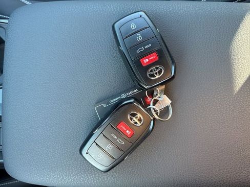 Used 2026 Toyota Camry SE w/ Multimedia Upgrade Package image 29