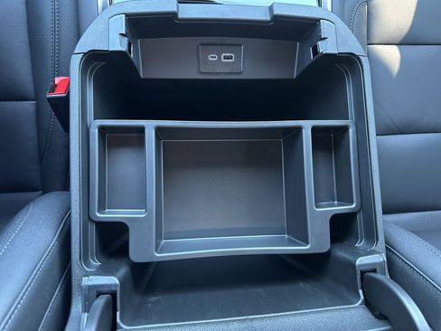 Used 2025 Chevrolet Suburban LT w/ Comfort Package image 7