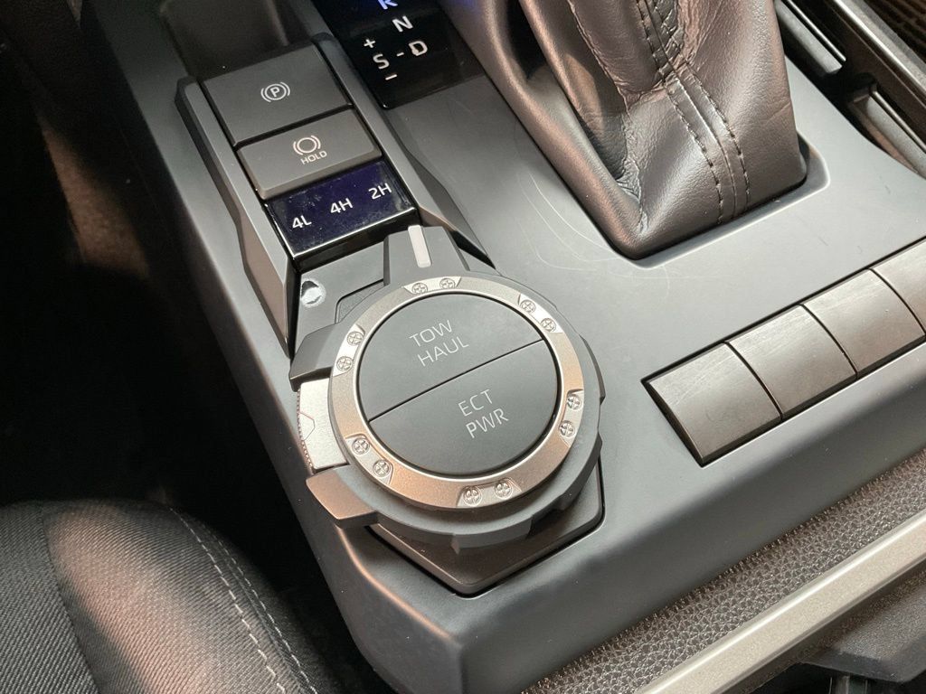 Certified 2025 Toyota Tacoma SR5 AWD/4WD image 17