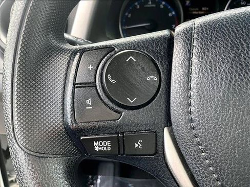 Used 2018 Toyota RAV4 LE FWD image 20
