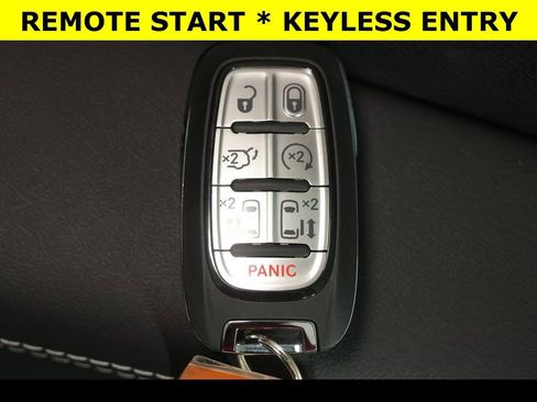 New 2026 Chrysler Pacifica Select image 11