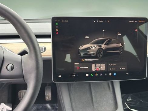 Used 2023 Tesla Model 3 Standard Range image 10