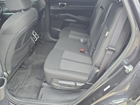Certified 2025 Kia Sorento LX image 18
