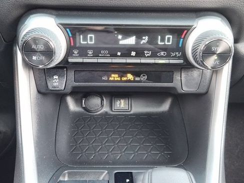 Used 2025 Toyota RAV4 XLE AWD/4WD image 19