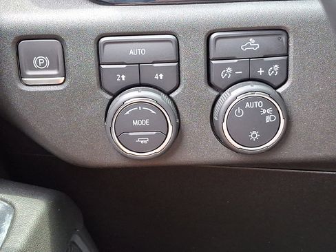 Certified 2024 Chevrolet Silverado 1500 LT image 23