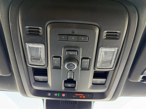 Used 2024 Chevrolet Suburban High Country w/ Premium Package AWD/4WD image 18