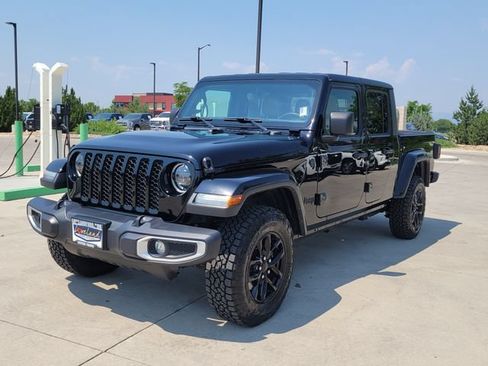 Used 2023 Jeep Gladiator Sport AWD/4WD image 4