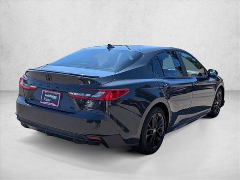 Used 2025 Toyota Camry SE FWD image 5