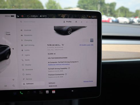 Used 2024 Tesla Model Y Long Range AWD/4WD image 26