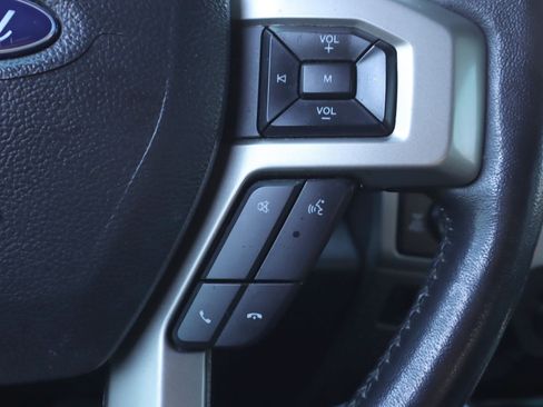 Used 2022 Ford F250 Lariat w/ Black Appearance Package image 18