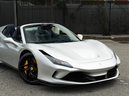 Used 2022 Ferrari F8 Tributo RWD image 39