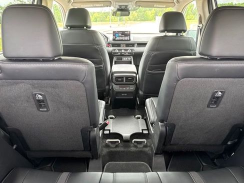 Used 2023 Honda Pilot Touring image 12