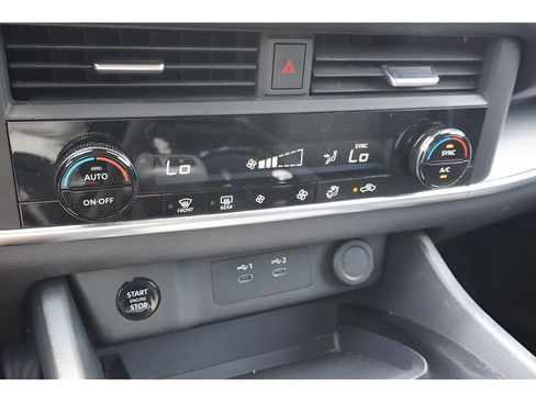Used 2024 Nissan Rogue SV FWD image 19