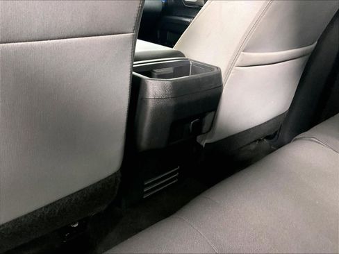 Certified 2025 Toyota Tacoma TRD Off-Road image 27