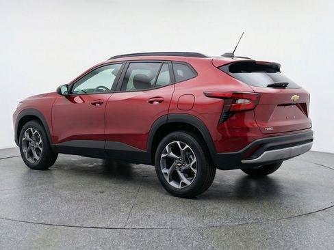 Used 2025 Chevrolet Trax LT image 6