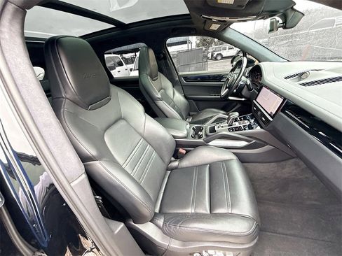 Used 2019 Porsche Cayenne Turbo w/ Premium Plus Package image 33