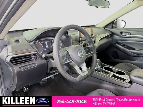 Used 2023 Nissan Altima 2.5 SV image 9