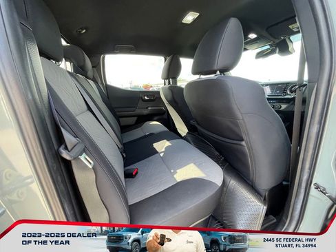 Used 2022 Toyota Tacoma TRD Sport w/ Technology Package image 18