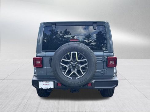New 2026 Jeep Wrangler Unlimited Sahara AWD/4WD image 6