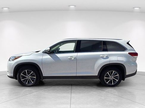 Used 2019 Toyota Highlander XLE image 7