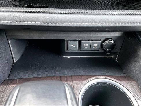 Used 2020 Toyota Highlander Limited image 14