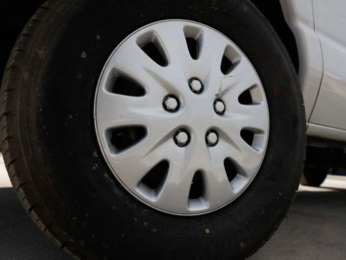 Used 2014 Ford E-350 and Econoline 350 XLT image 27