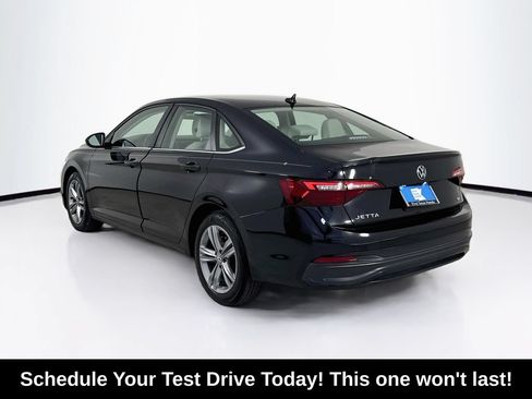 Used 2023 Volkswagen Jetta SE FWD image 5