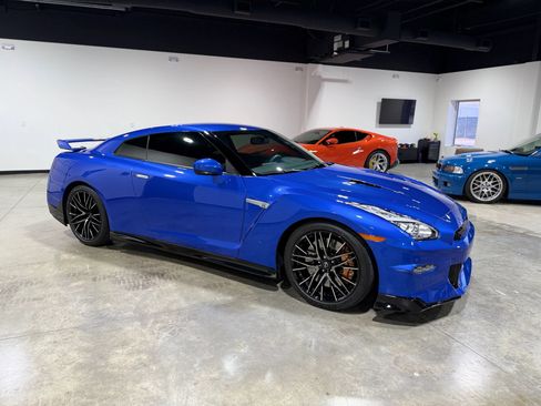 Used 2024 Nissan GT-R w/ Floor Mat Package AWD/4WD image 4