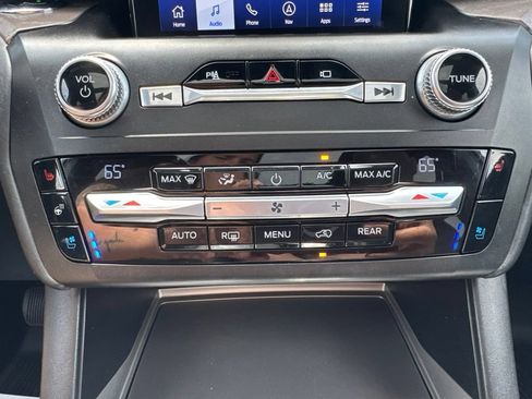 Certified 2020 Ford Explorer Platinum w/ Premium Technology Package AWD/4WD image 8