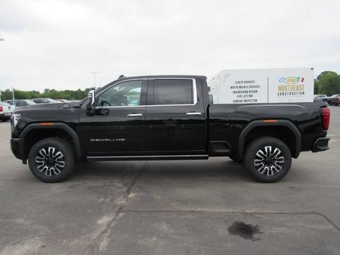 Certified 2026 GMC Sierra 2500 Denali Ultimate w/ Max Trailering Package AWD/4WD image 3