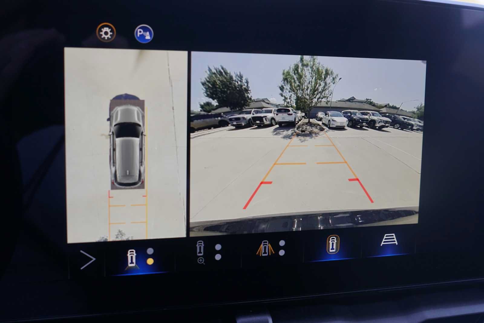 Used 2025 Chevrolet Equinox LT w/ Convenience Package II FWD image 11